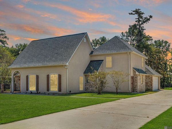 30545 Cypress Glen Dr, Denham Springs, LA 70726