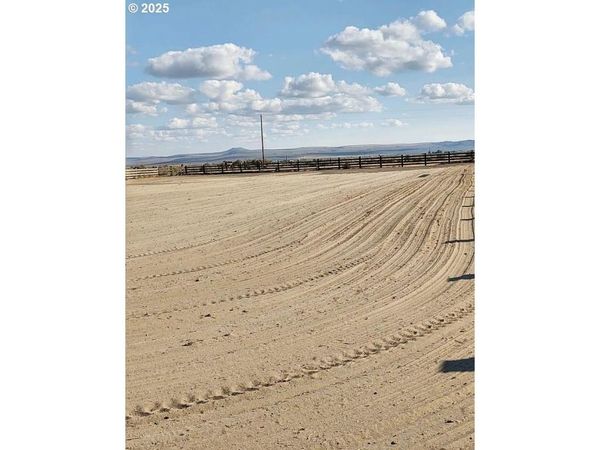 87479 N STAR LN, Christmas Valley, OR 97641