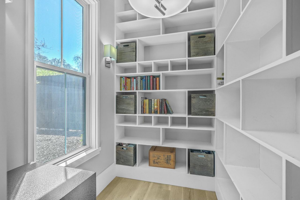 105 May Lane Photo 23