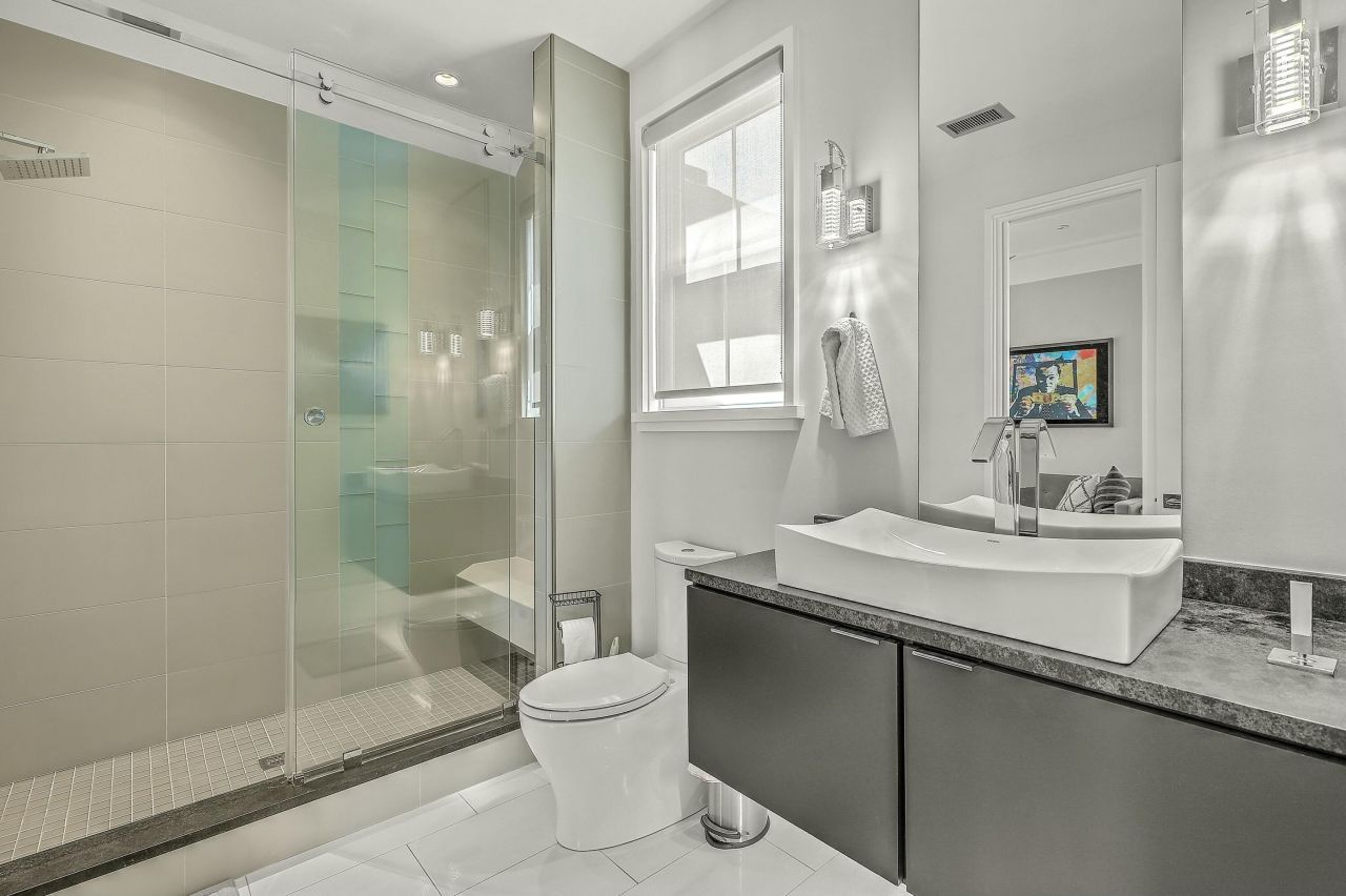 105 May Lane Photo 24