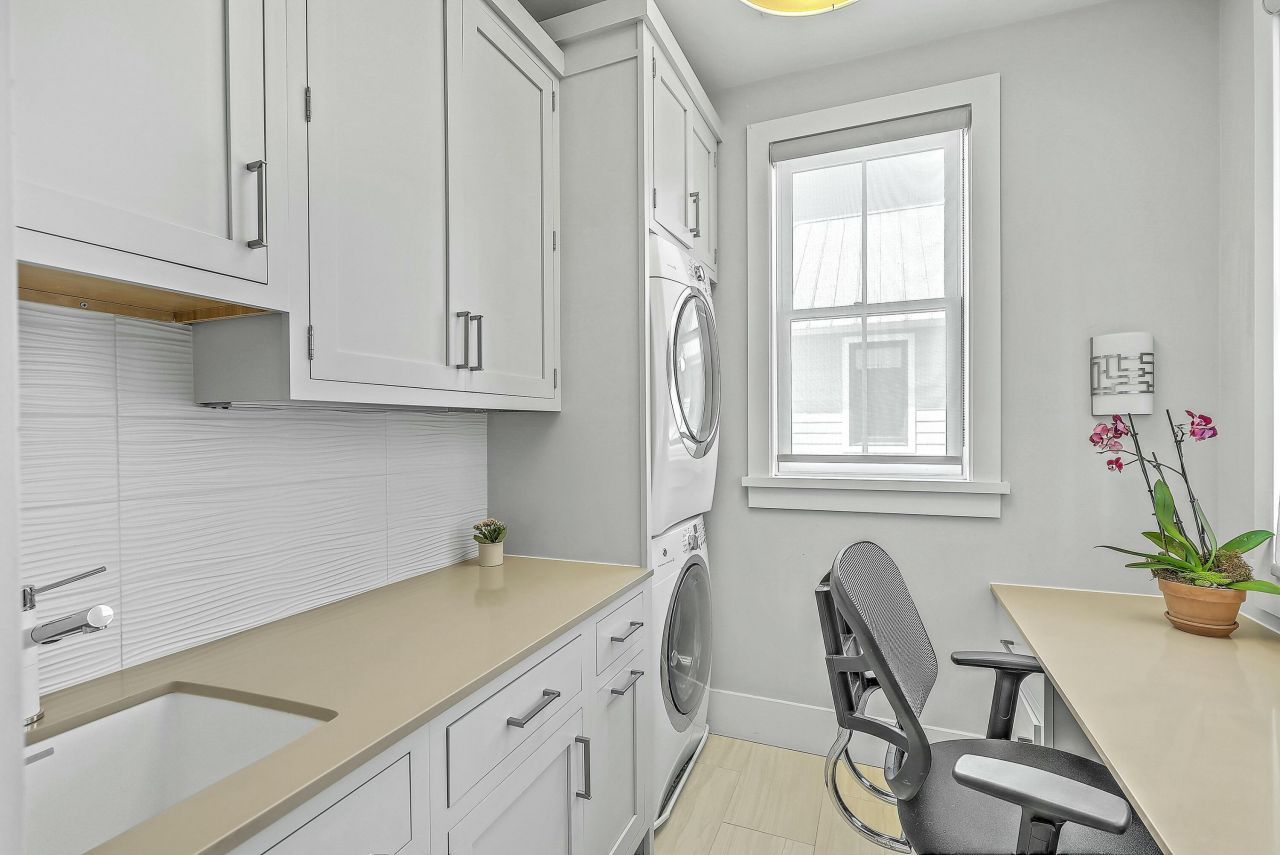 105 May Lane Photo 31