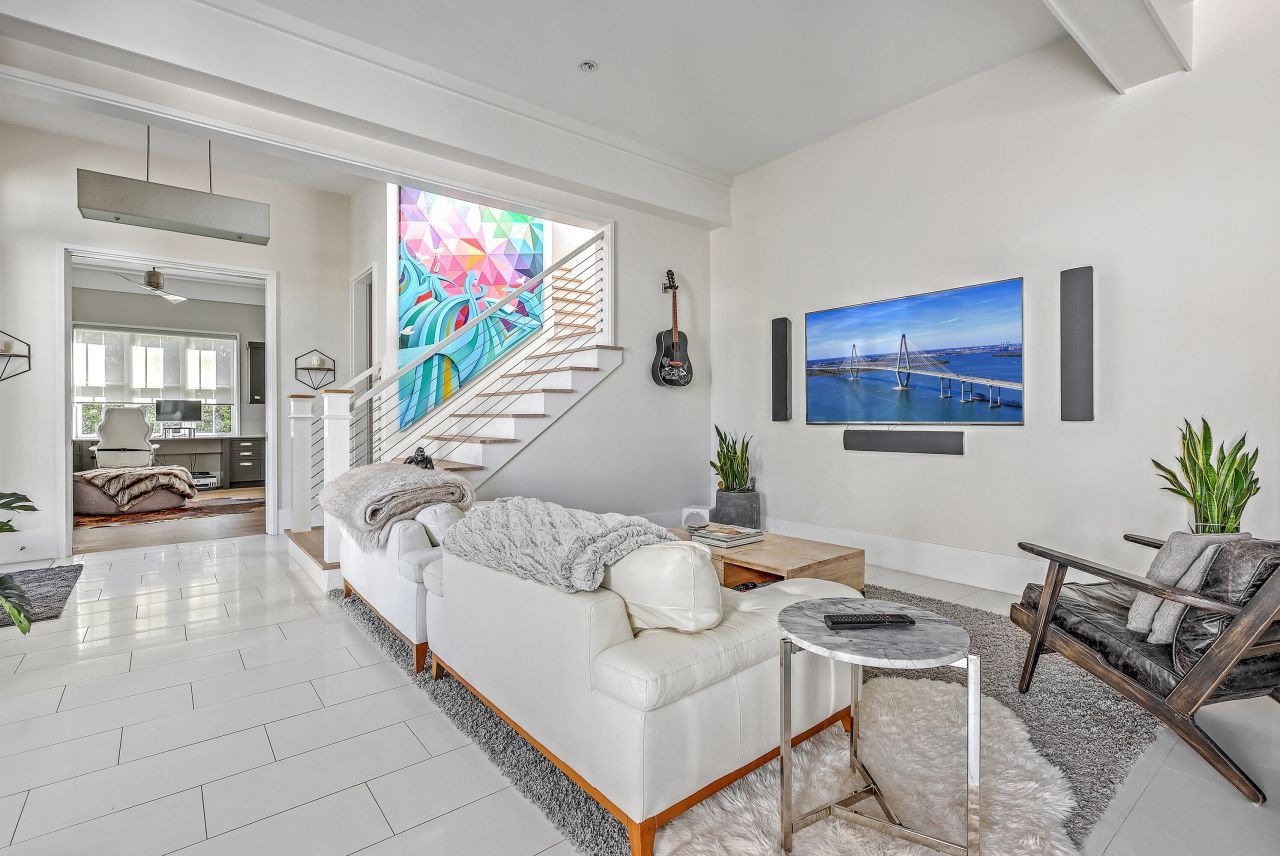 105 May Lane Photo 4