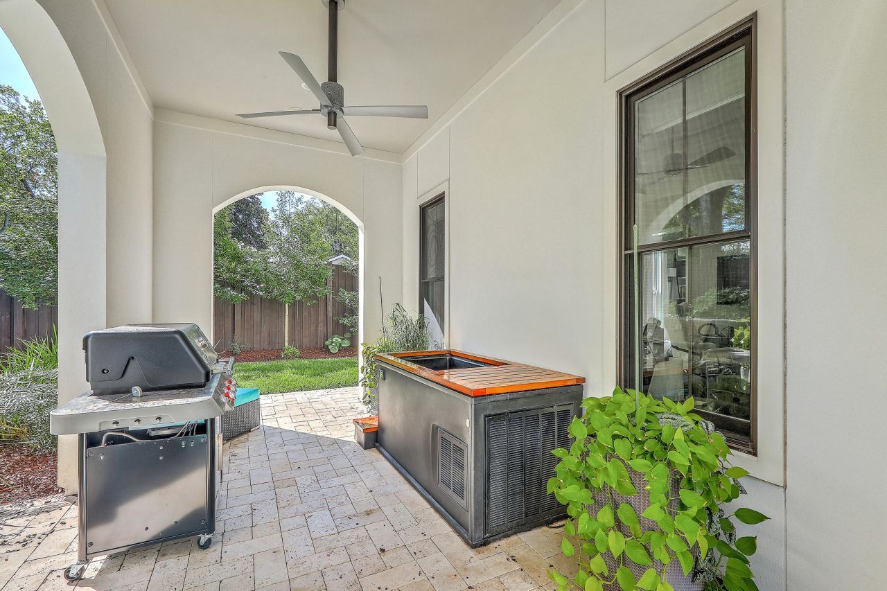 105 May Lane Photo 45