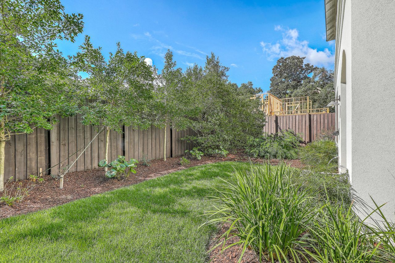 105 May Lane Photo 49