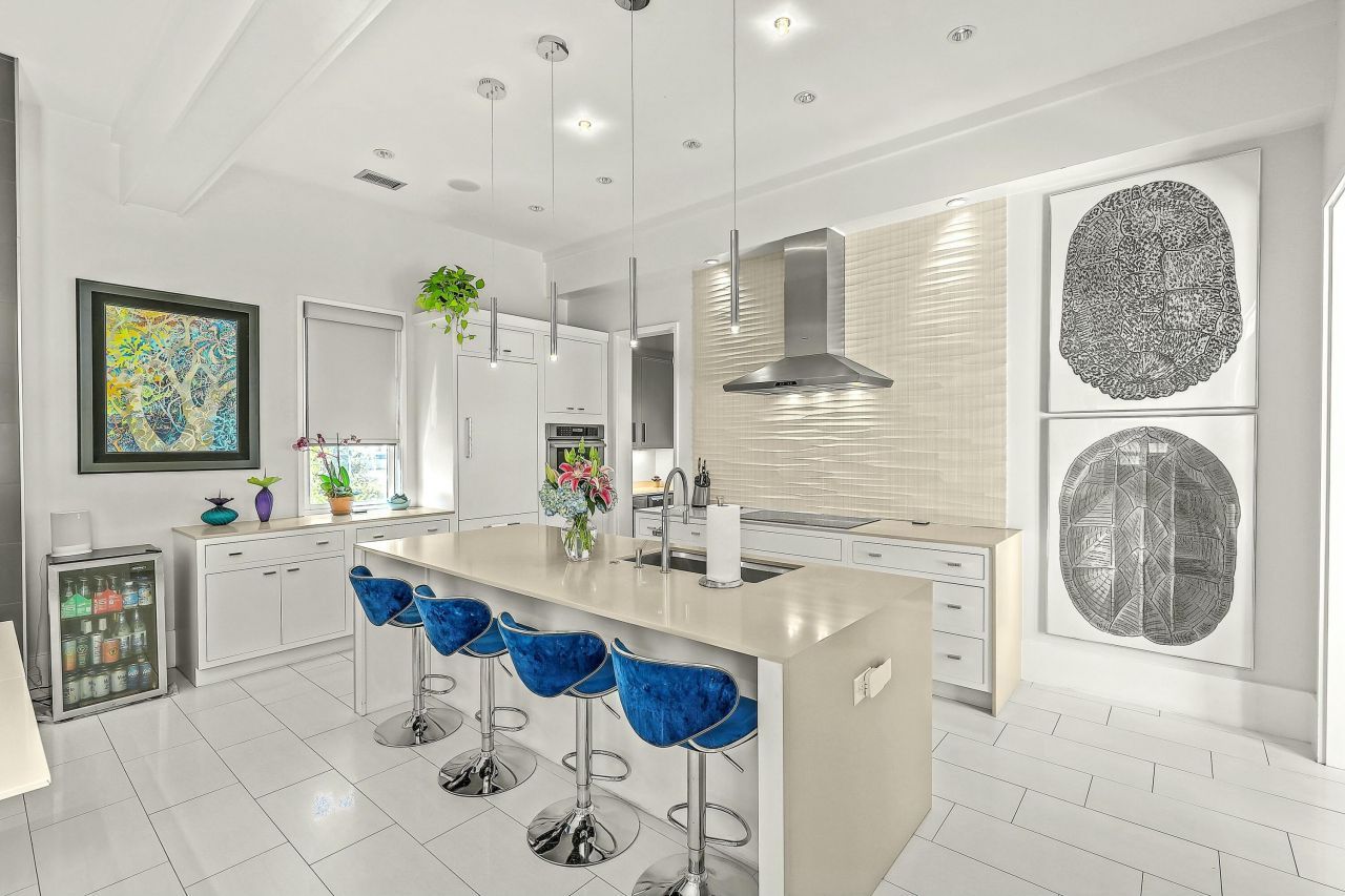 105 May Lane Photo 5