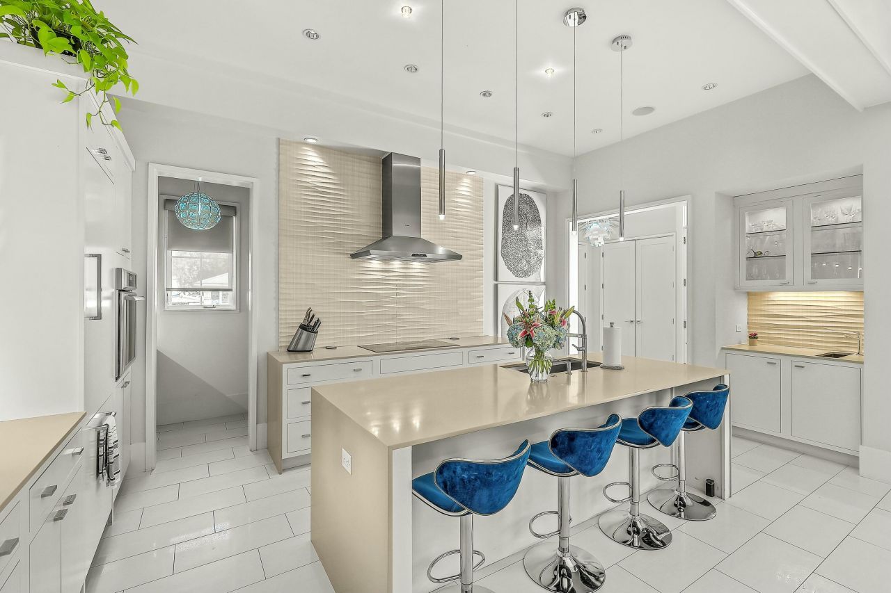 105 May Lane Photo 6