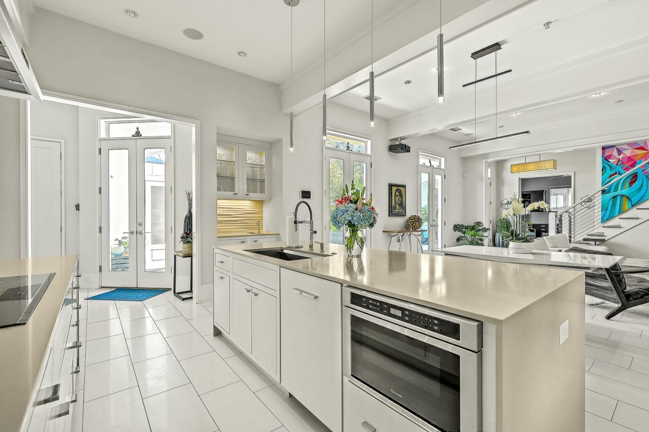 105 May Lane Photo 7