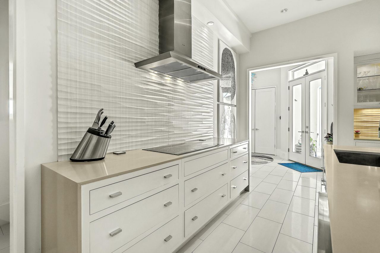 105 May Lane Photo 8