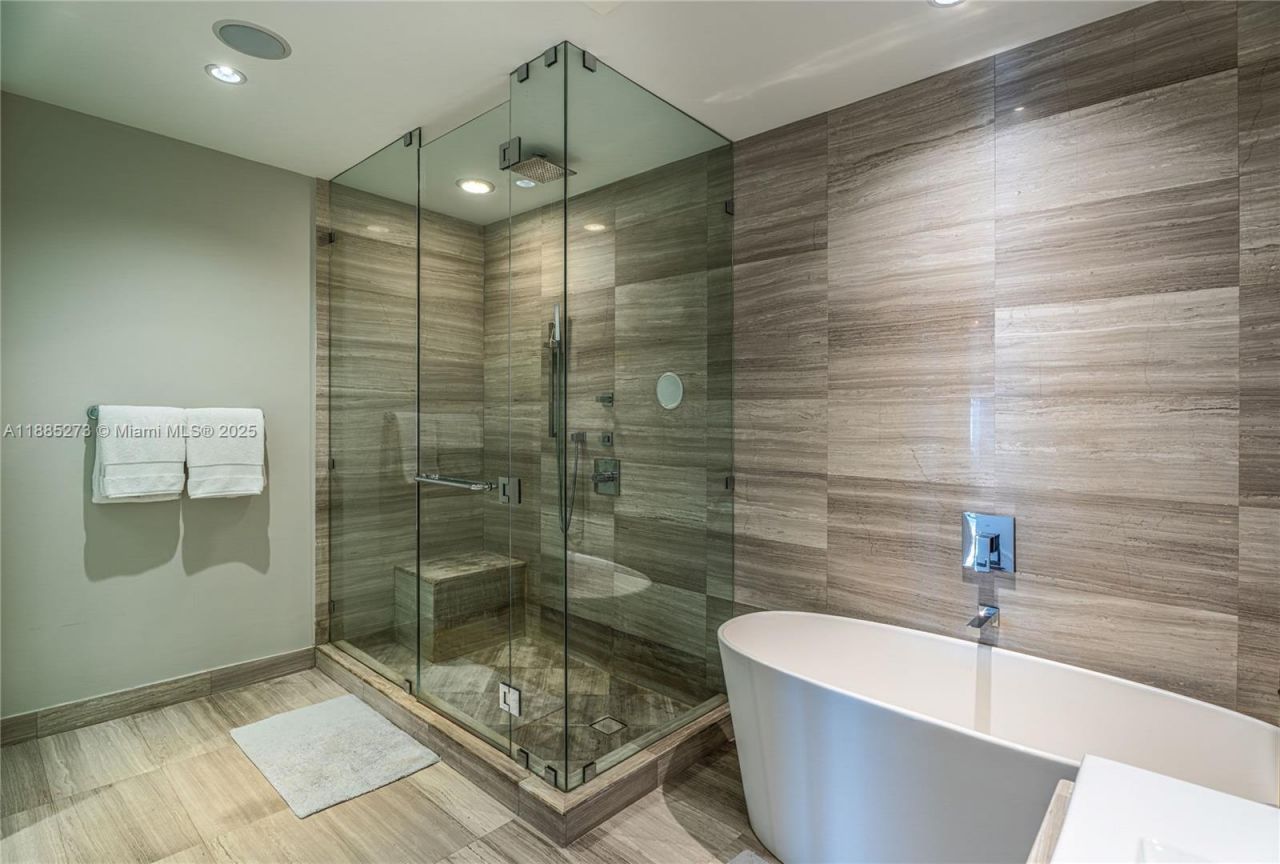 3250 NE 188th St, Unit 603, Aventura, FL 33180 Photo