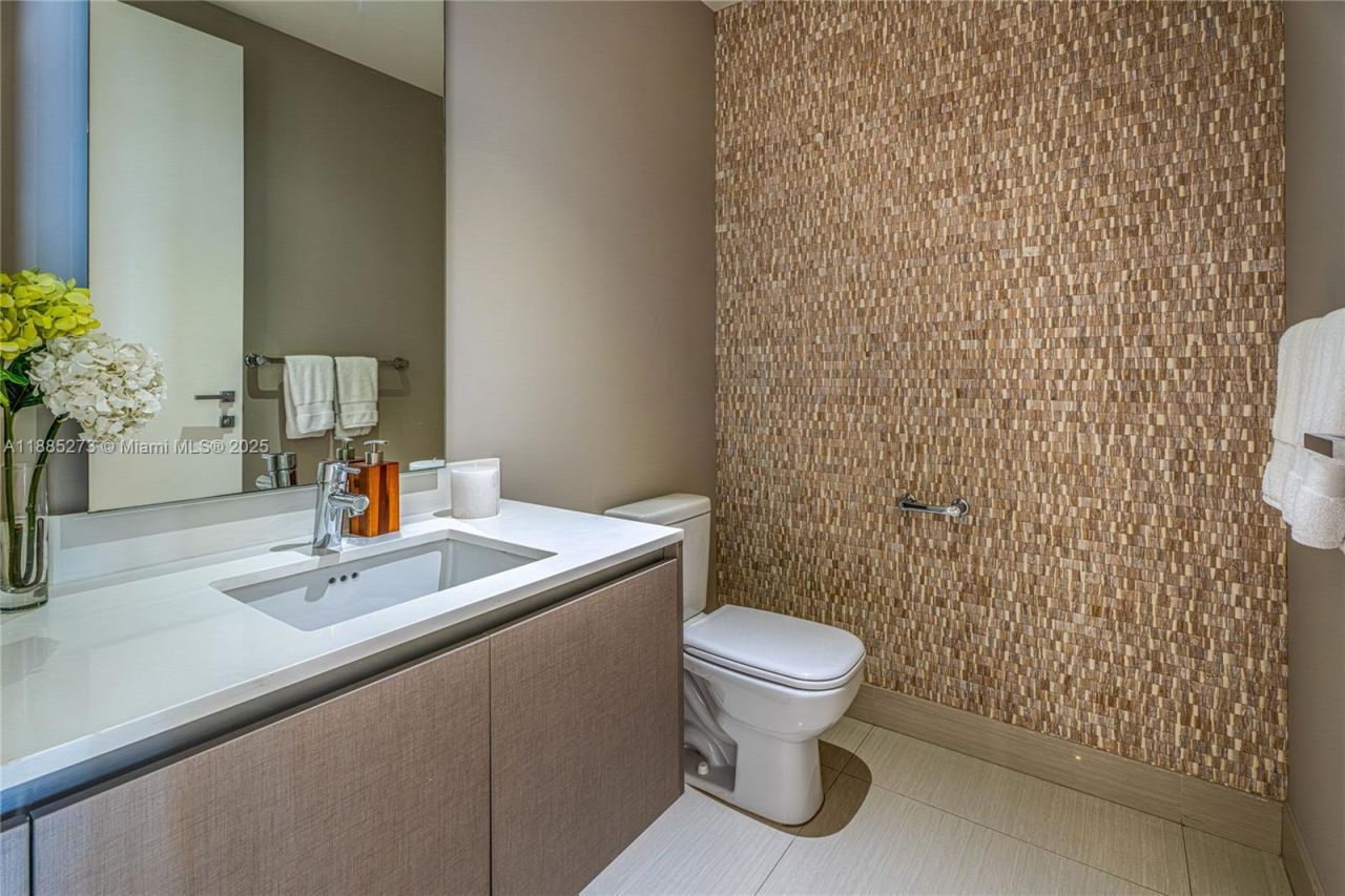 3250 NE 188th St, Unit 603, Aventura, FL 33180 Photo