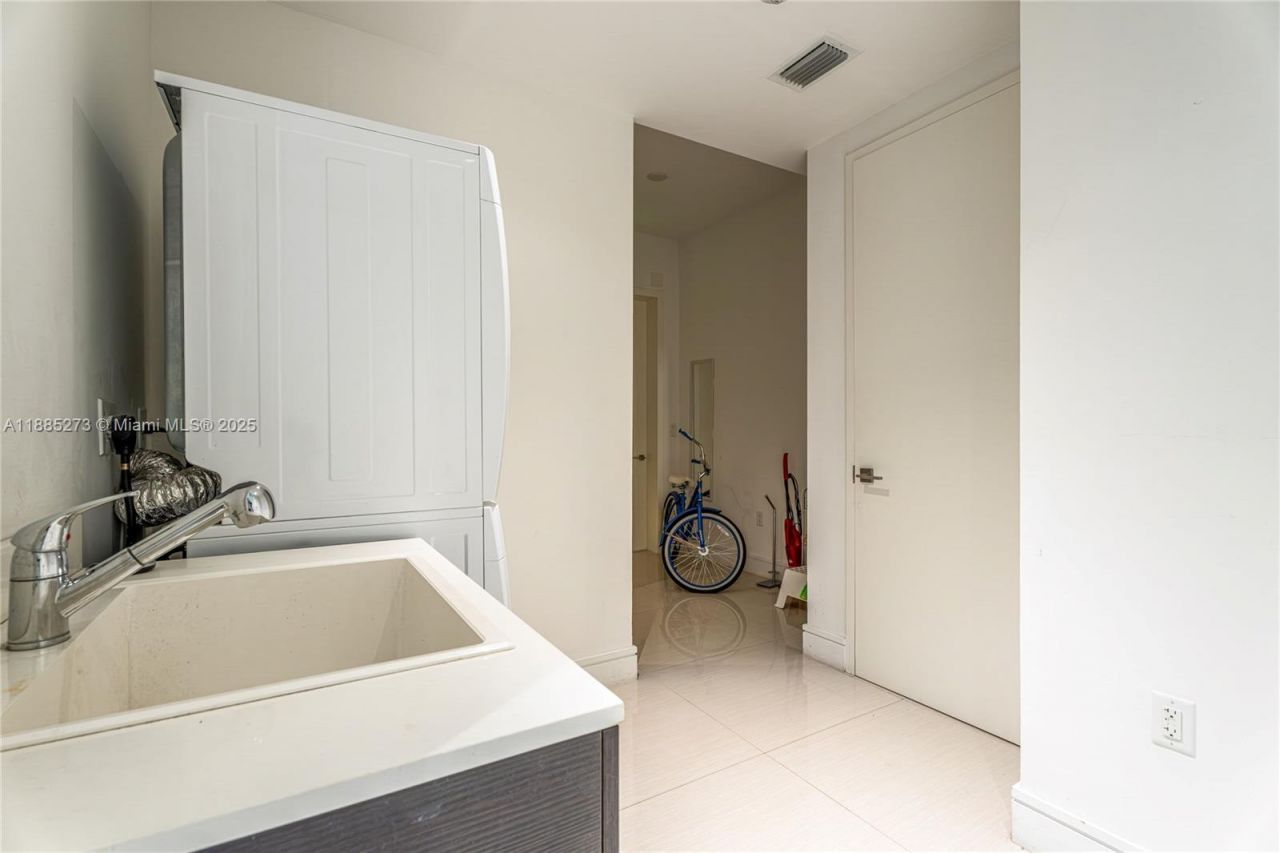 3250 NE 188th St, Unit 603, Aventura, FL 33180 Photo