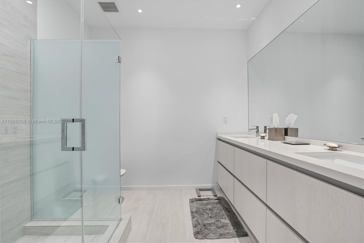 3156 SW 27th Ave, Unit 203, Miami, FL 33133 Photo