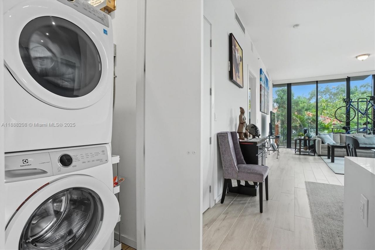 3156 SW 27th Ave, Unit 203, Miami, FL 33133 Photo