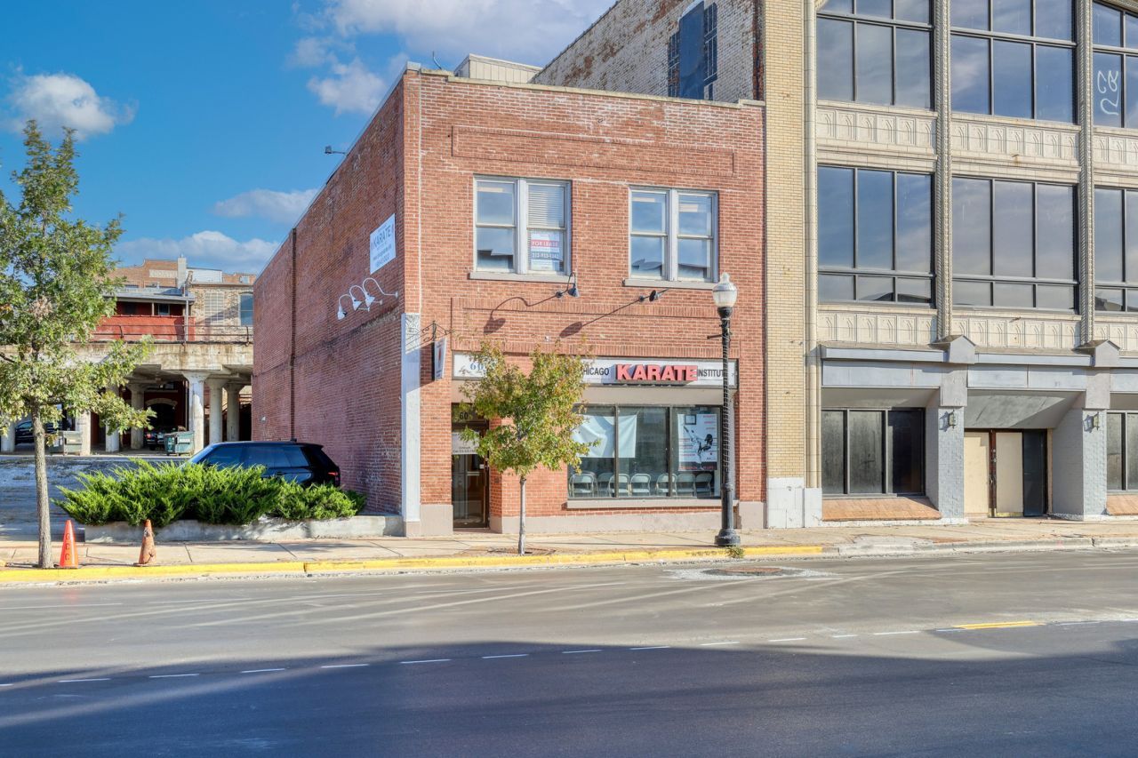 60 S Broadway Avenue, Aurora, IL 60505