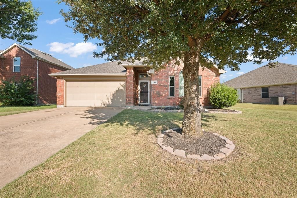 740 W Bend Boulevard, Burleson, TX 76028 Main Photo