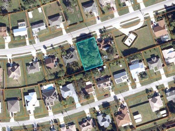 2302 SE Melaleuca Boulevard, Port St. Lucie, FL 34952