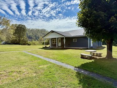 233 River Road, Beattyville, KY 41311