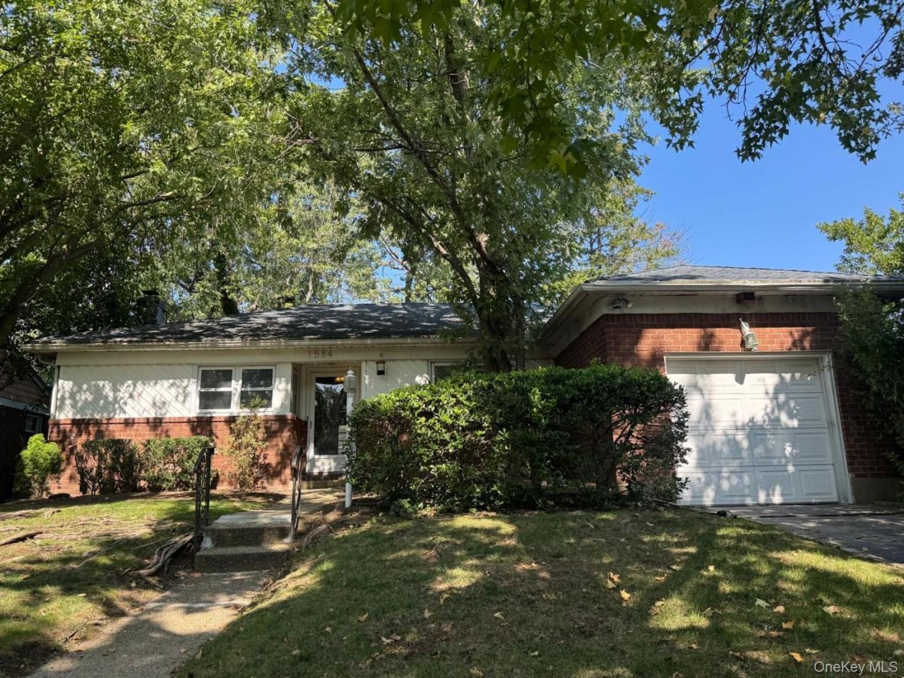 1584 Kew Avenue, Hewlett, NY 11557 Main Photo