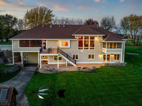 3027 Castleton Crossing, Sun Prairie, WI 53590