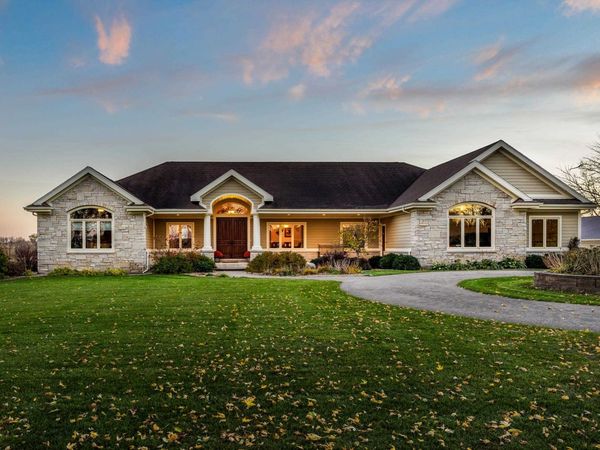 3027 Castleton Crossing, Sun Prairie, WI 53590