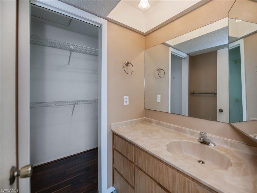 808 Cape Coral Pkwy W, Unit 204, Cape Coral, FL 33914 Photo