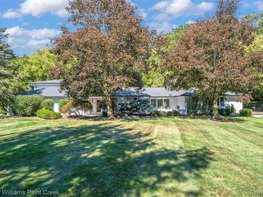 4428 Old Trinity Court, Bloomfield Hills, MI 48301
