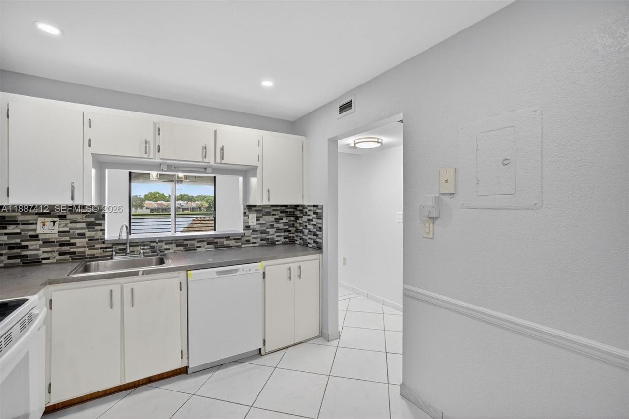 1100 Colony Point Cir, Unit 205, Pembroke Pines, FL 33026 Photo