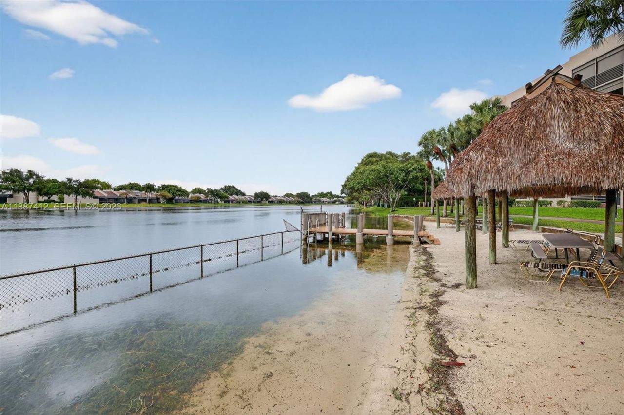 1100 Colony Point Cir, Unit 205, Pembroke Pines, FL 33026 Photo