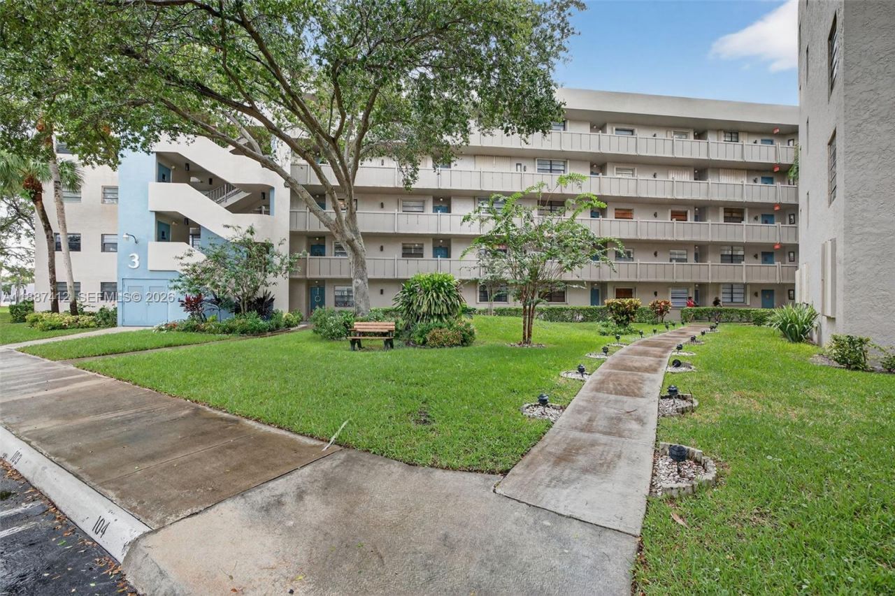 1100 Colony Point Cir, Unit 205, Pembroke Pines, FL 33026 Photo