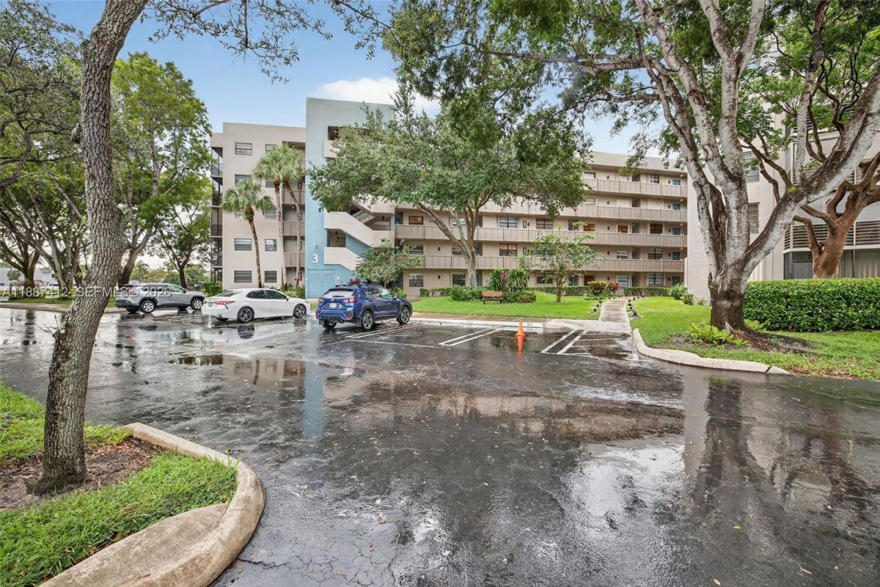 1100 Colony Point Cir, Unit 205, Pembroke Pines, FL 33026 Photo