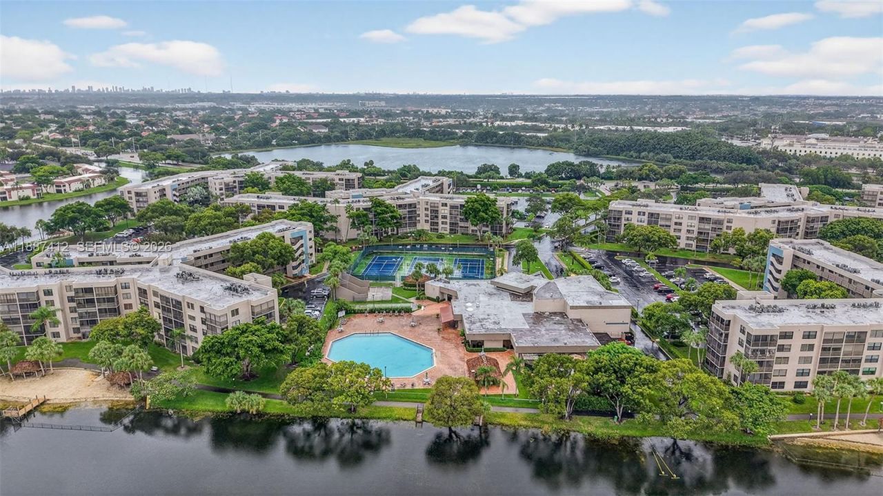 1100 Colony Point Cir, Unit 205, Pembroke Pines, FL 33026 Photo