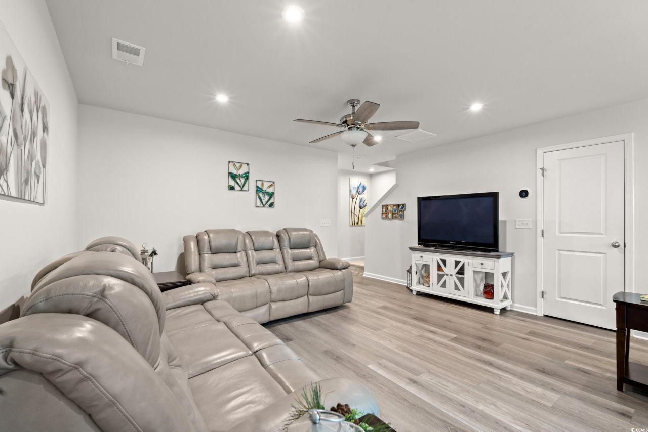 301 Granada St. Photo 5