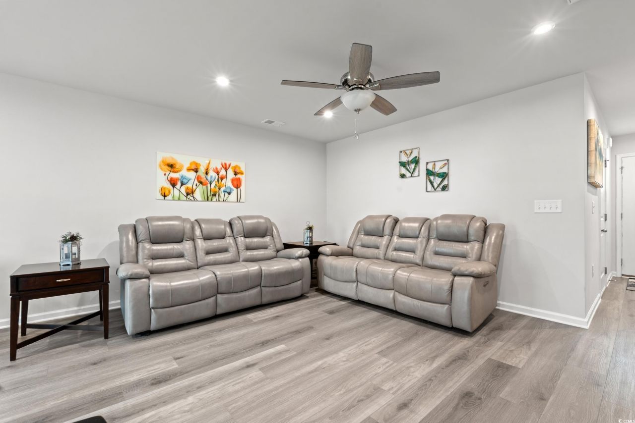 301 Granada St. Photo 6