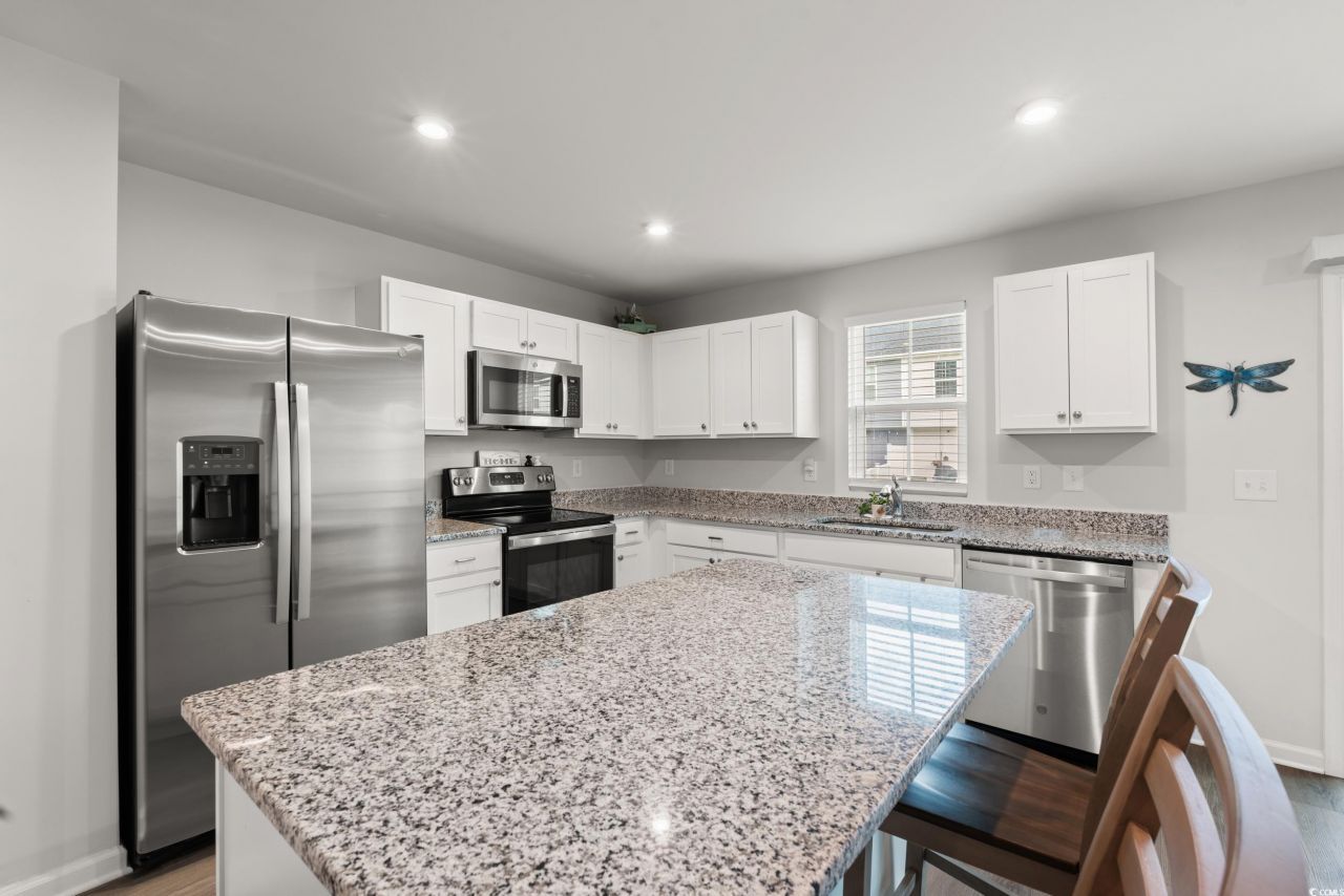 301 Granada St. Photo 8