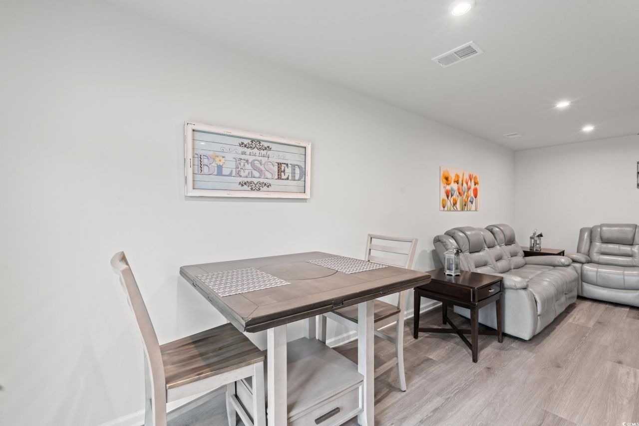 301 Granada St. Photo 9