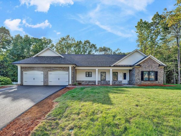 1093 Jewel TRL, Moneta, VA 24121