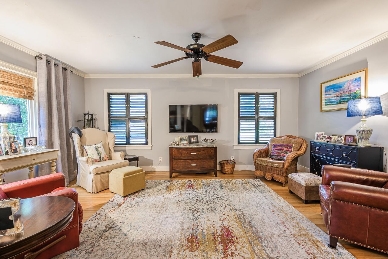 933 Lakeview Drive Photo 12