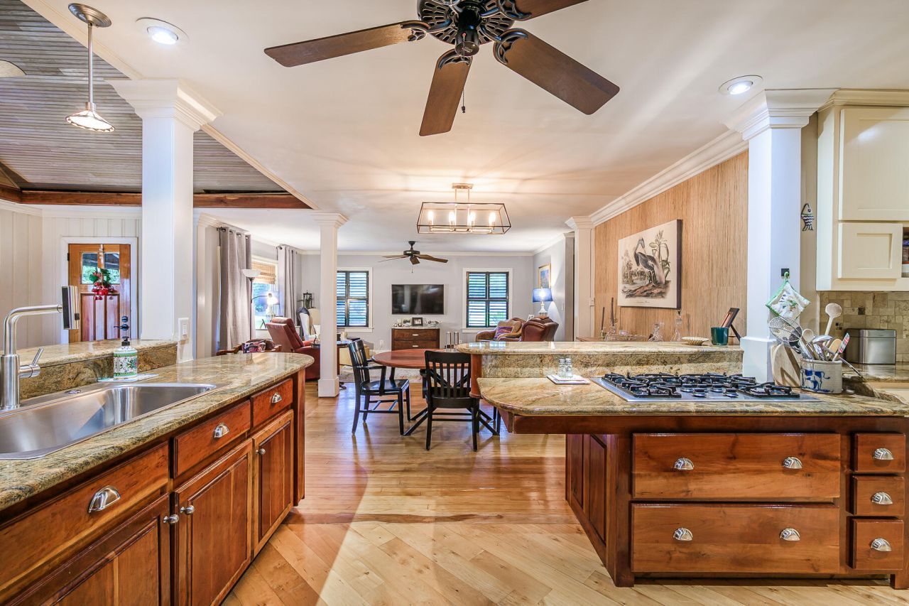 933 Lakeview Drive Photo 17