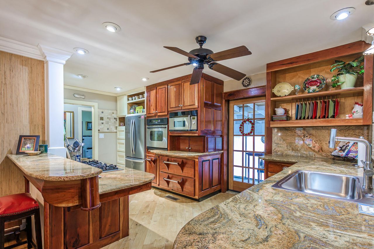 933 Lakeview Drive Photo 18