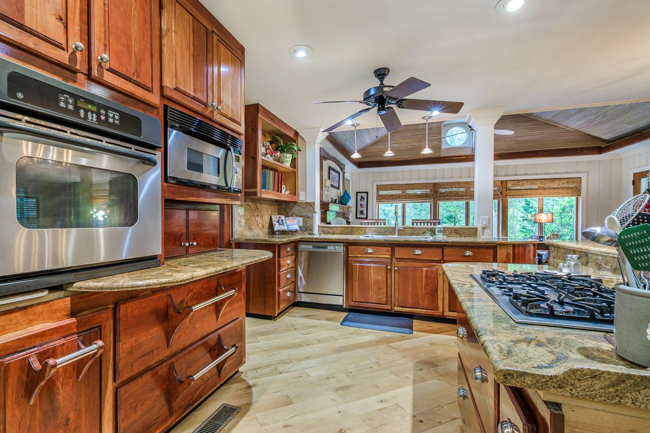 933 Lakeview Drive Photo 19