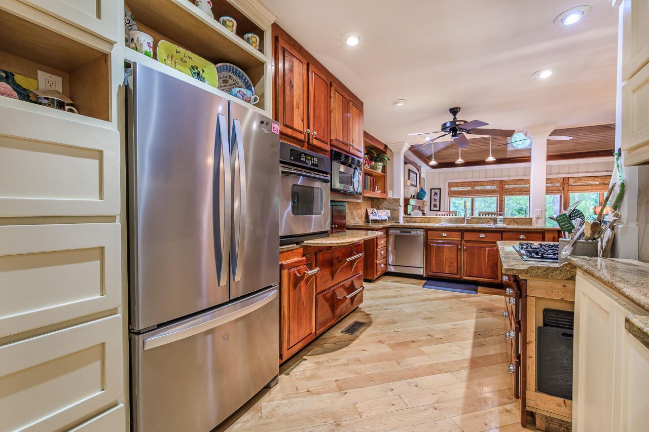 933 Lakeview Drive Photo 20