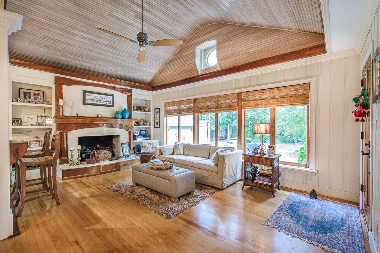 933 Lakeview Drive Photo 8