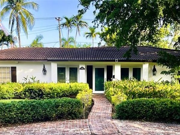 1612 E Lake Dr, Fort Lauderdale, FL 33316