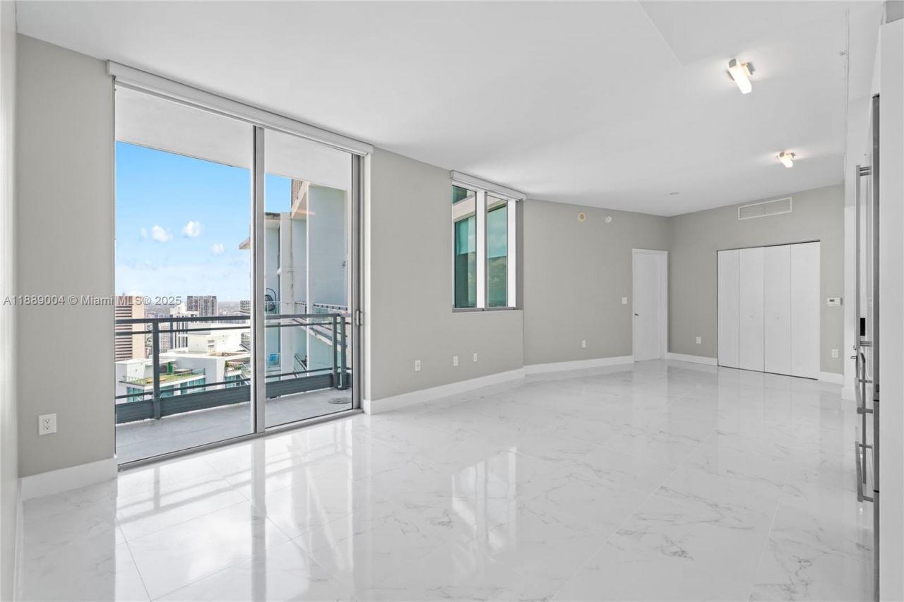 92 SW 3rd St, Unit 5206, Miami, FL 33130 Photo