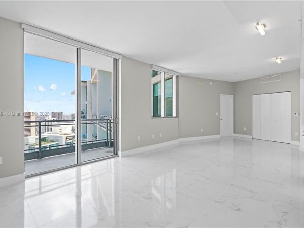 92 SW 3rd St, Unit 5206, Miami, FL 33130
