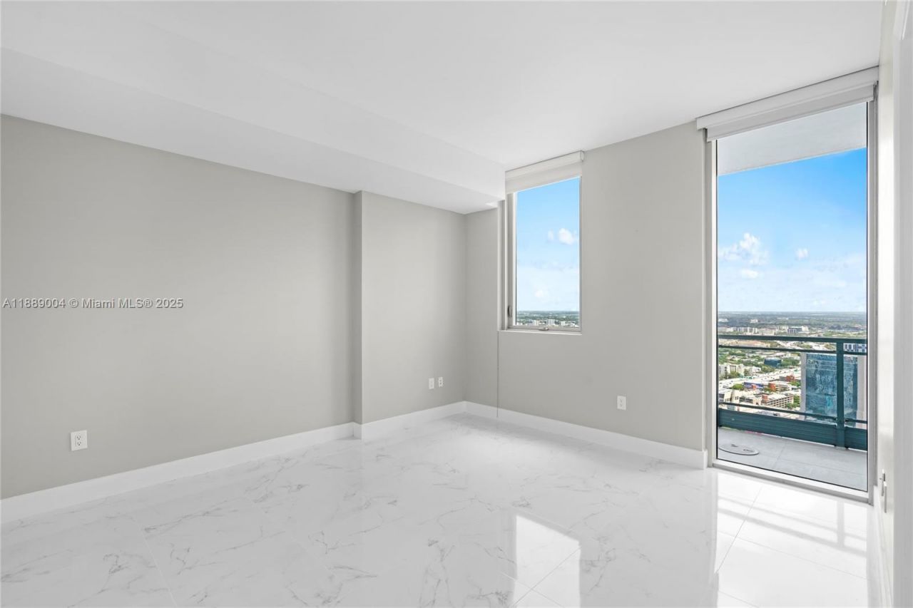 92 SW 3rd St, Unit 5206, Miami, FL 33130 Photo