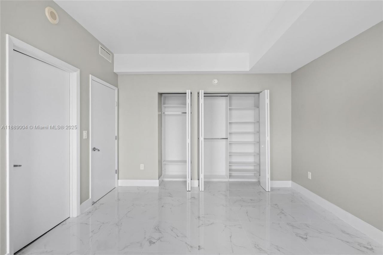 92 SW 3rd St, Unit 5206, Miami, FL 33130 Photo