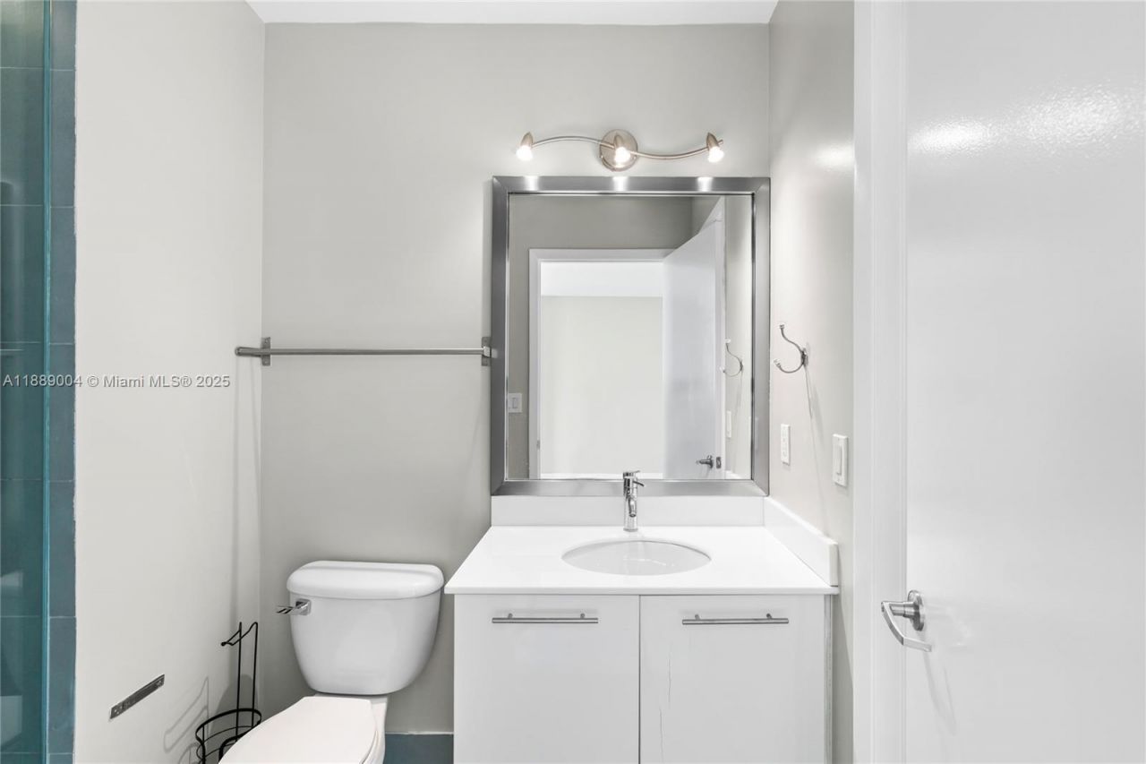 92 SW 3rd St, Unit 5206, Miami, FL 33130 Photo