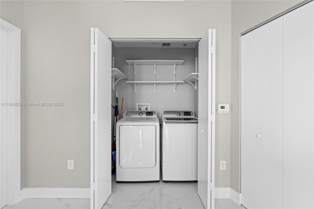 92 SW 3rd St, Unit 5206, Miami, FL 33130 Photo