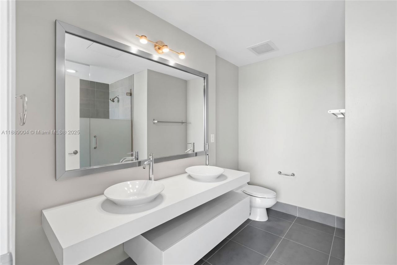 92 SW 3rd St, Unit 5206, Miami, FL 33130 Photo